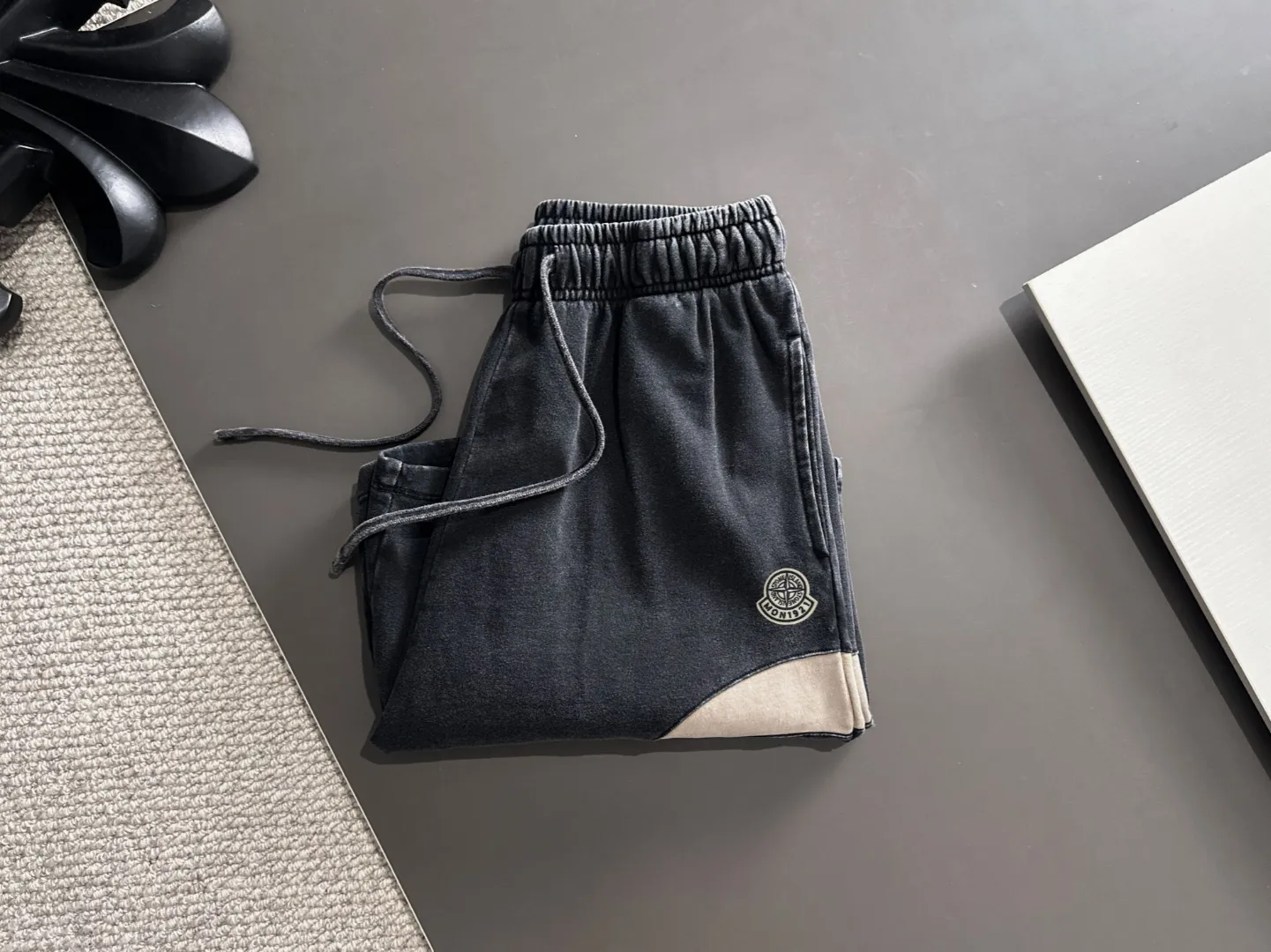 Next day shipping P460 Stone lsland/stone island high quality 2025 spring and summer new casual heavy industry suit exclusively developed by yb! High quality production! Imported custom-made fabrics for foreign orders, with high breathability and comfort, impeccable details, brand element design concept, delicate and soft feel! It presents a casual cut and the upper body shape is great! On sale simultaneously on the official website! From a high-end men's positioning brand, the low-key luxury taste is irresistible! Exquisite workmanship and impeccable quality! The overall style is simple, fashionable and timeless, fully meeting the requirements of stylish and tasteful dressing! Size: S-XXL